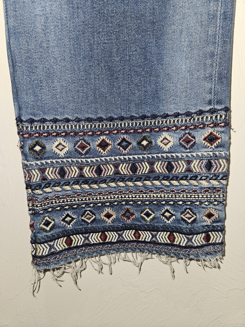 DRIFTWOOD Denim Embroidered Jeans Colette Ankle Cuff Women's Size 31 - Picture 6 of 14